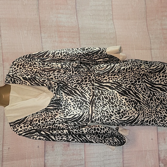 Victoria's Secret Leopard Print Robe - Picture 3 of 10